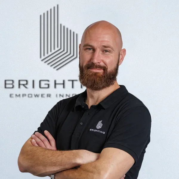 Carsten Klomp, Brighting